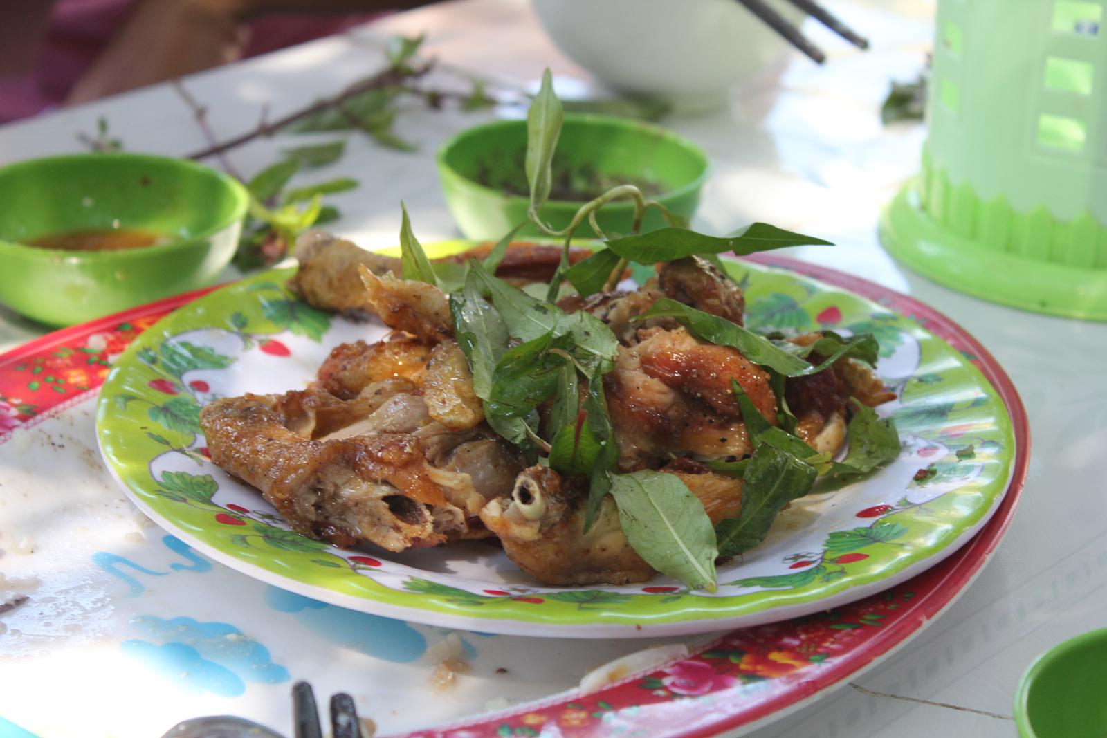 Gà chiên nước mắm. Ảnh: Hoàng Anh