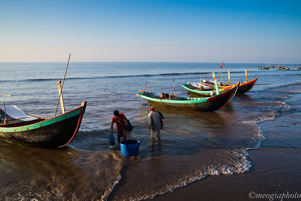 Cuộc sống thường ngày tần tảo của những người con miền biển Hải Hậu, Nam Định.