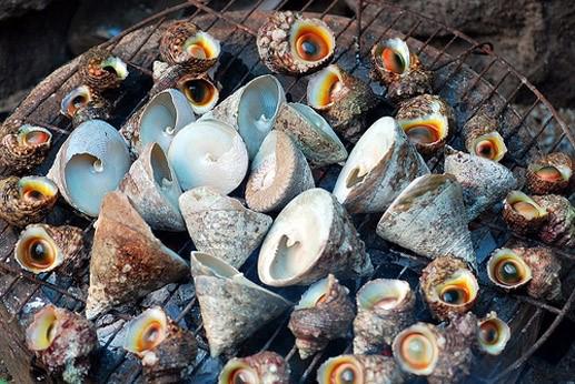 Đặc sản ốc vú nàng.