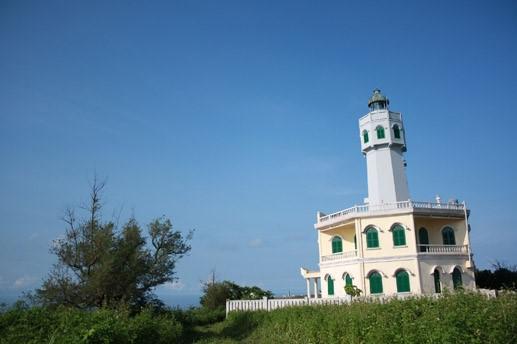 Ngọn hải đăng trên núi Cấm.