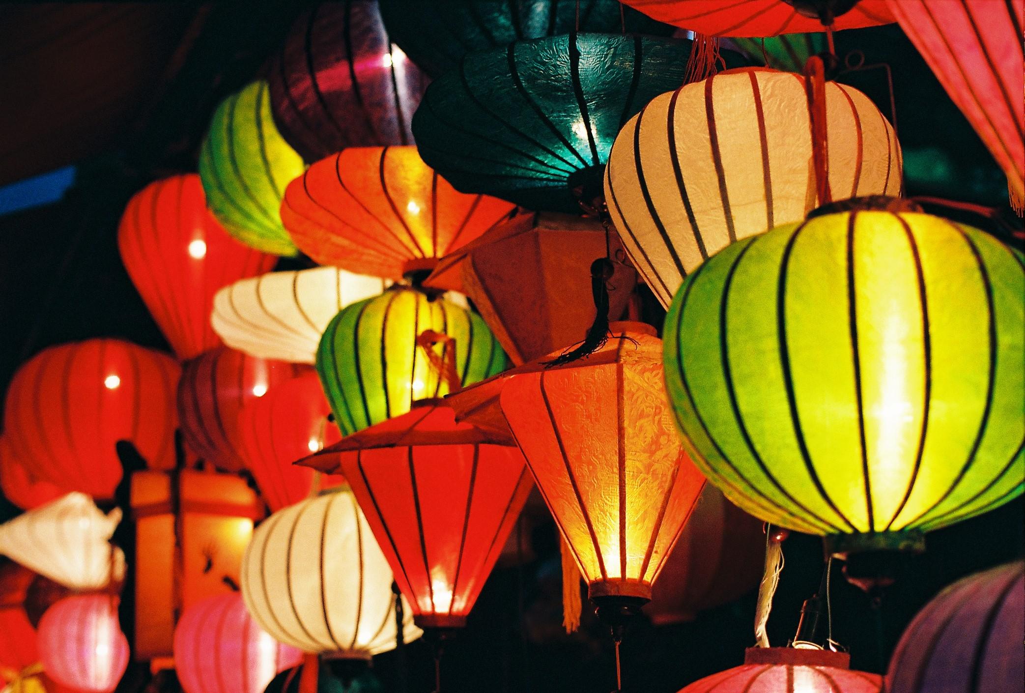 Đèn lồng Hội An rực rỡ sắc màu. Ảnh: flickr.com