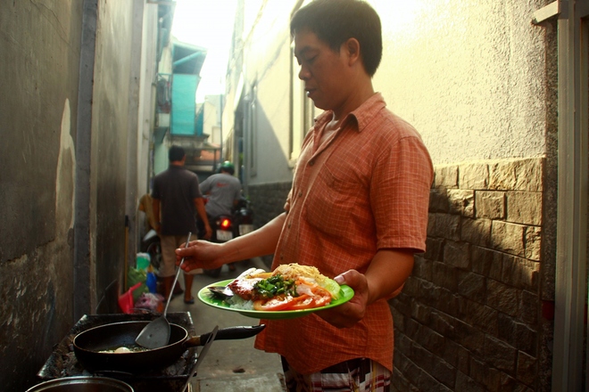 Nhắc đến món ăn sáng phổ biến nhất ở thành phố này, không thể không kể đến cơm tấm. Người Sài Gòn chọn món này cho bữa sáng với quan niệm một khởi đầu "chắc bụng" và đầy đủ dinh dưỡng cho cả ngày làm việc.