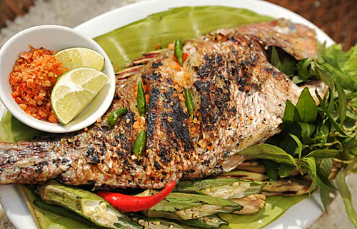 Cá tà ma  Tên gọi của loài cá này xuất phát từ đặc tính khôn lanh, khó đánh bắt. Thịt cá có độ dai và ngọt sau khi chế biến. Phần lườn có vị béo. Mùa hè, người dân nấu canh hẹ, canh chua, nấu lẩu, cháo. Mùa đông, cá thường được nướng, vừa thổi vừa ăn, hoặc tách riêng phần thịt cá để ra đĩa nước mắm nguyên chất rồi thưởng thức.