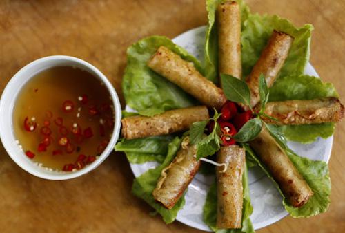 Món phổ biến chế biến từ đẻn biển là ram chiên. Ảnh: Long Phan.