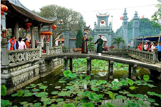 Tác phẩm "Thủy Vân Phù Lâu" được tác giả Chu Thế Vĩnh ghi lại ở Phủ Văn Cát (tỉnh Nam Định).