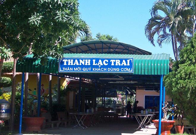Hoặc chạy qua khỏi cổng Đại Tòng Lâm, ngay bên hông có một con đường rộng với tấm bảng đề Trường Phật học Đại Tòng Lâm, rẽ vào đi đến cuối đường rẽ phải thì đến ni viện Thiện Hòa. Xe khách 40 - 50 chỗ có thể vào theo đường này.