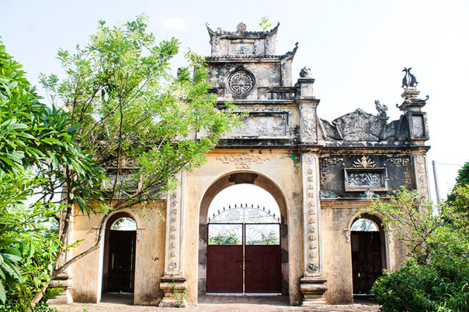 Cổng chính vào chùa Tổ chỉ mở trong những ngày lễ hoặc mùng 1 và rằm - Ảnh: Minh Đức