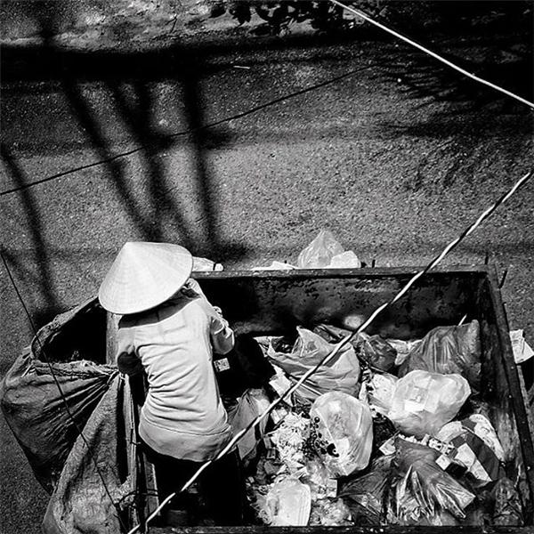 Có những gian khổ không nói hết bằng lời. (Ảnh: Âu Dương Thành)