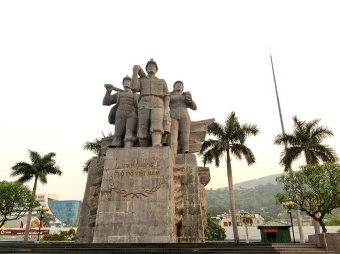 Quảng trường vinh danh người thợ mỏ - Ảnh: Thái Anh