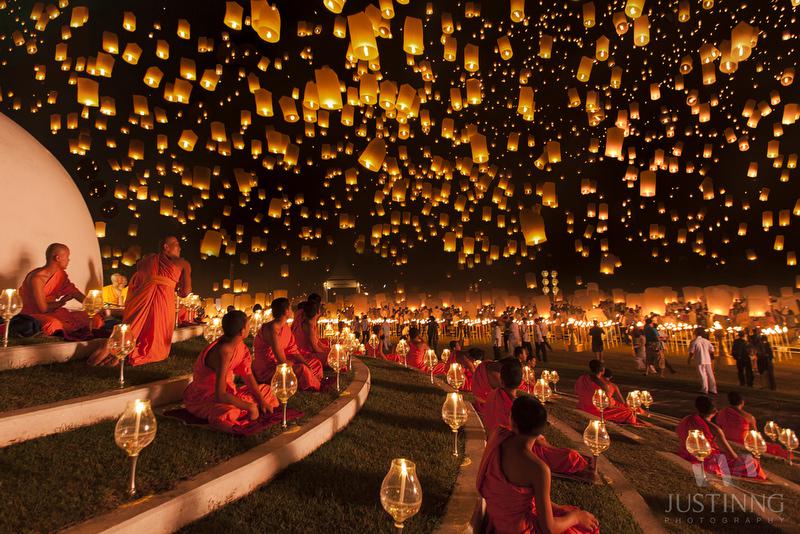 Khung cảnh hệt như trong chuyện cổ tích tại lễ hội Yi Peng. Ảnh: Justinng