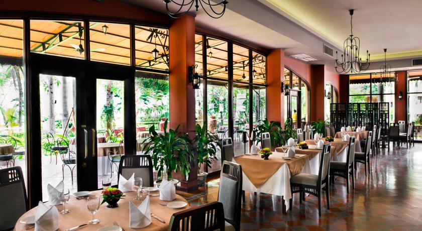 Khuôn viên nhà hàng Spices Victoria Cần Thơ.