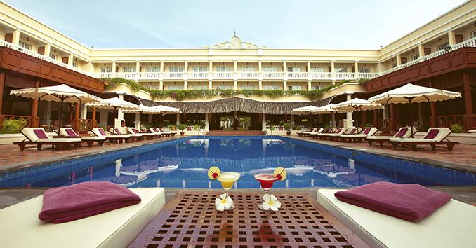 Khuôn viên xanh mát của Victoria Cần Thơ. Ảnh: victoriahotels.asia