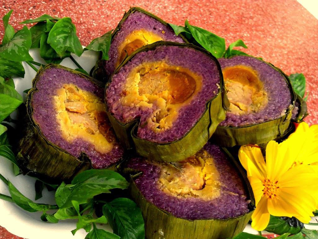 Bánh tét lá cẩm Cần Thơ. Ảnh: vfoodvcul.blogspot.com