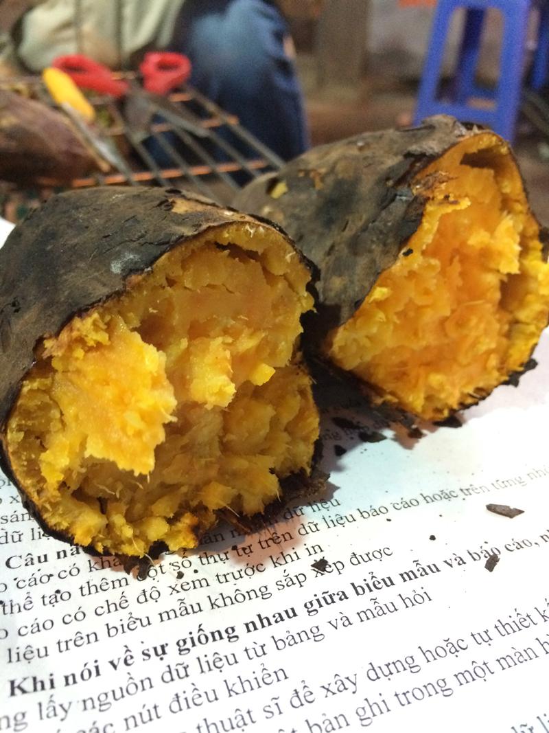Khoai lang nướng.