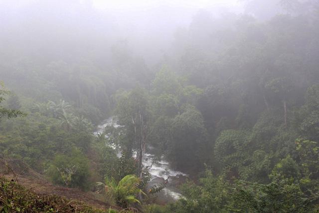 Thác Tam Hợp nhìn từ trên cao.