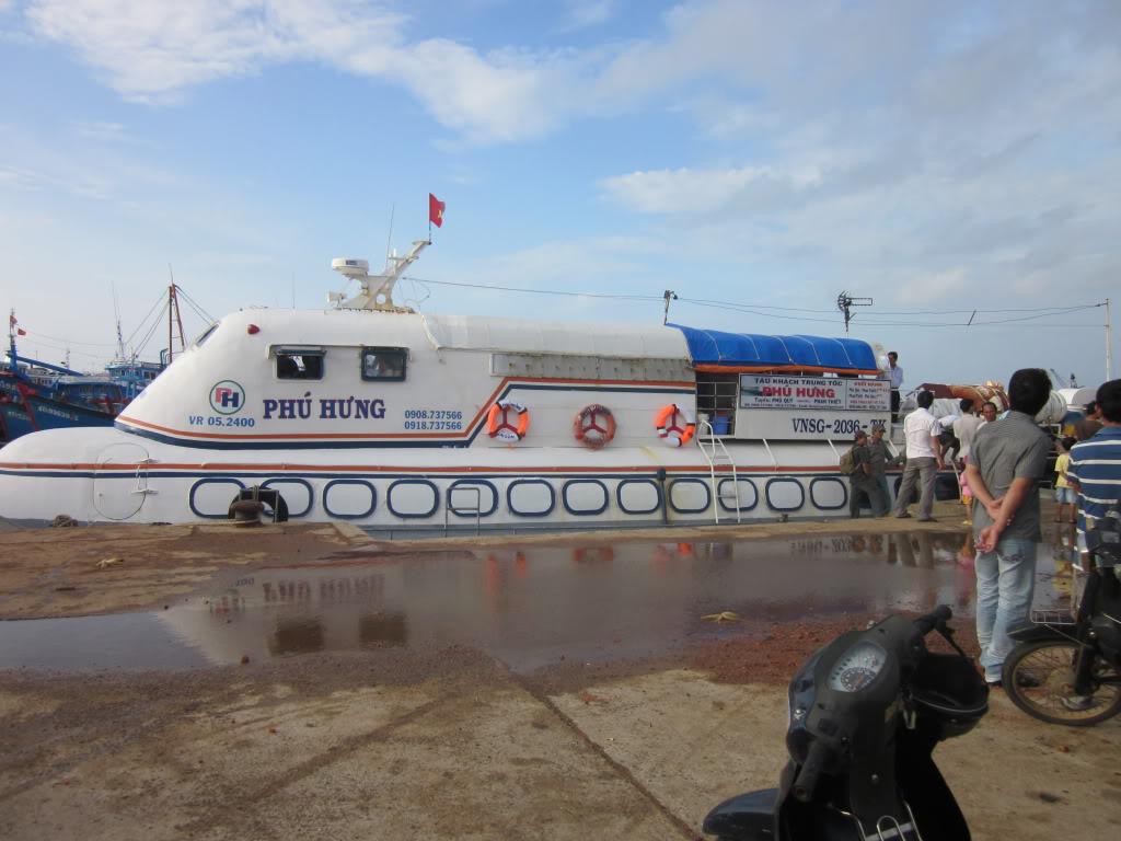 Tàu trung tốc Phú Hưng đi Phú Quý. Ảnh: Phuot.vn