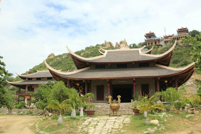 Cà Ná, đầm Nại, biển Ninh Chữ, vịnh Vĩnh Hy, tháp chàm, đồi cát Nam Cương
