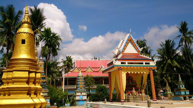 Thủ đô mắm Châu Đốc:Từ lâu Châu Đốc đã nổi tiếng với lễ hội miếu Bà Chúa Xứ cùng nhiều thắng cảnh. Song nơi đây còn sở hữu nhiều điều tuyệt vời hơn. Ảnh: Tannobi/Tinhte.