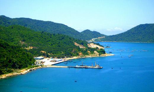 Vịnh Vũng Rô nằm dưới chân đèo Cả, tiếp giáp với vịnh Vân Phong. Đây là nơi cập bến của những chuyến tàu không số của con đường Hồ Chí Minh trên biển ngày xưa. (Ảnh: Internet)