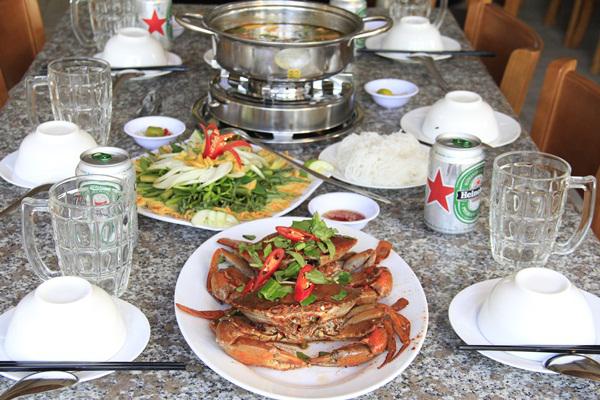 Ở Phong Cua, đi càng đông càng vui lại càng tiết kiệm.
