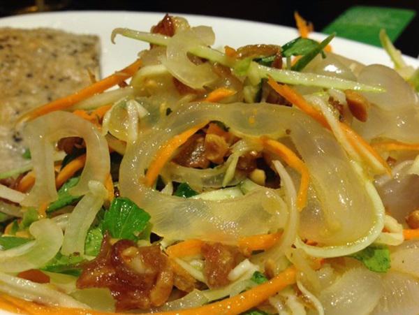 Một phần ăn ở Gánh không nhiều, giá cả dao động từ 60.000 đến 132.000 đồng/món