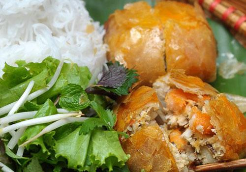 Nem vuông cua bể là một trong những món ăn bạn nên thử khi đến thành phố Cảng bởi hương vị rất khác lạ so với nơi khác. Ảnh: A. Phương