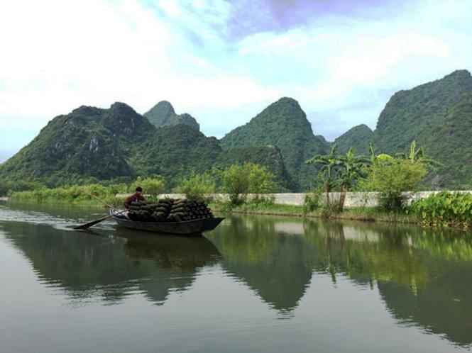 "Kìa non non, nước nước, mây mây"... - Ảnh: Băng Giang