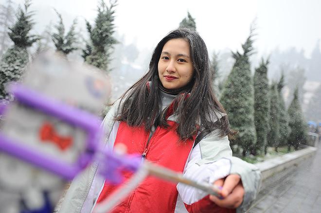 Những cây gậy selfie được sử dụng phổ biến tại Sapa trong ngày này để ghi lại những khoảnh khắc đẹp của du khách.