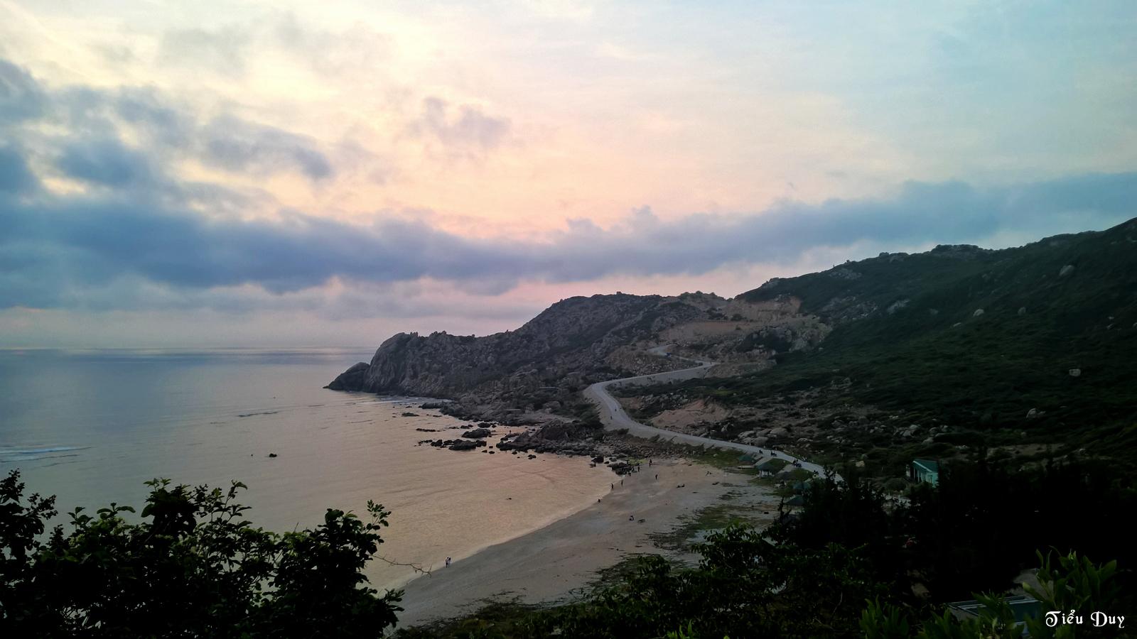 Sáng sớm ở bãi Chướng. Ảnh: Tiểu Duy