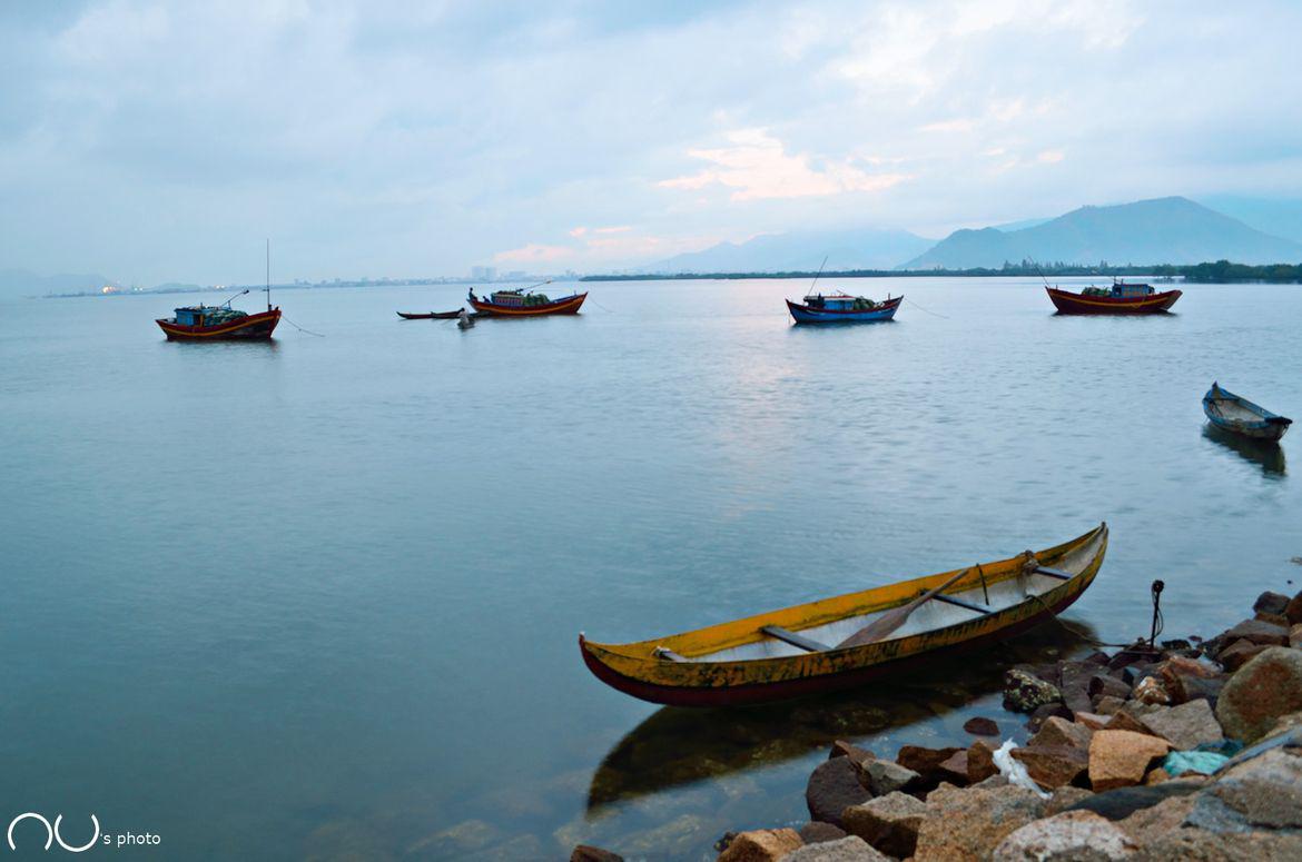 Bình minh trên đầm Thị Nại. Ảnh: Hoai Nam Le