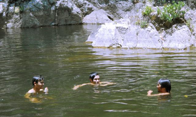 Đến Thác Đổ tha hồ vùng vẫy trong dòng nước mát lạnh