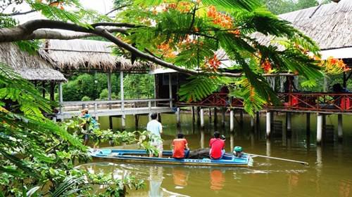 Điểm du lịch sinh thái cộng đồng Nguyễn Văn Nhuần.