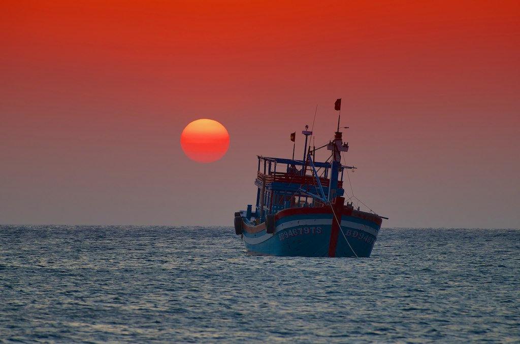 Hoàng hôn tuyệt đẹp trên biển. Ảnh: Martin Zemlicka