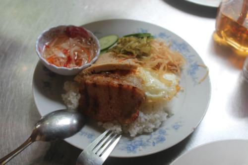Một đĩa cơm tấm có giá 20.000 đồng.