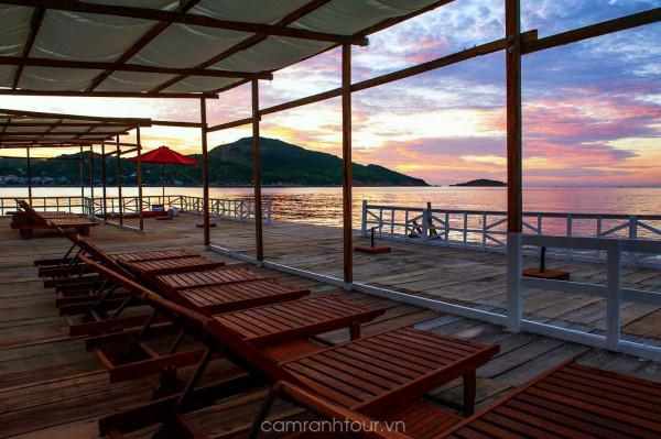 Nhà bè Trường Sa trên đảo Bình Hưng. Ảnh: Camranhtour