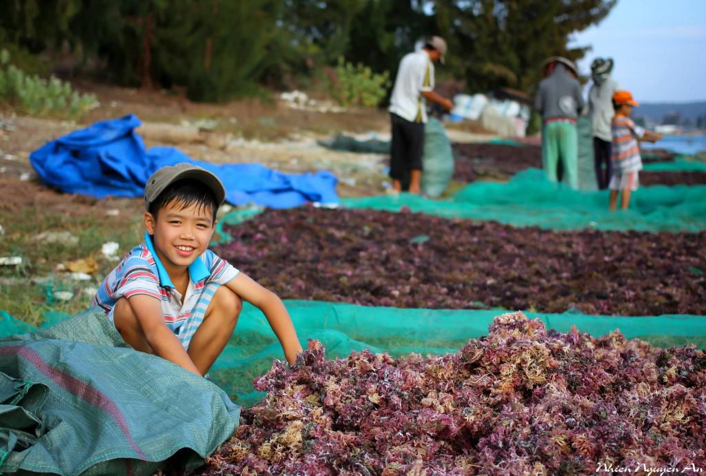 Người dân trên đảo Bình Hưng rất tốt bụng và thân thiện. Ảnh: FB Nhien Nguyen An