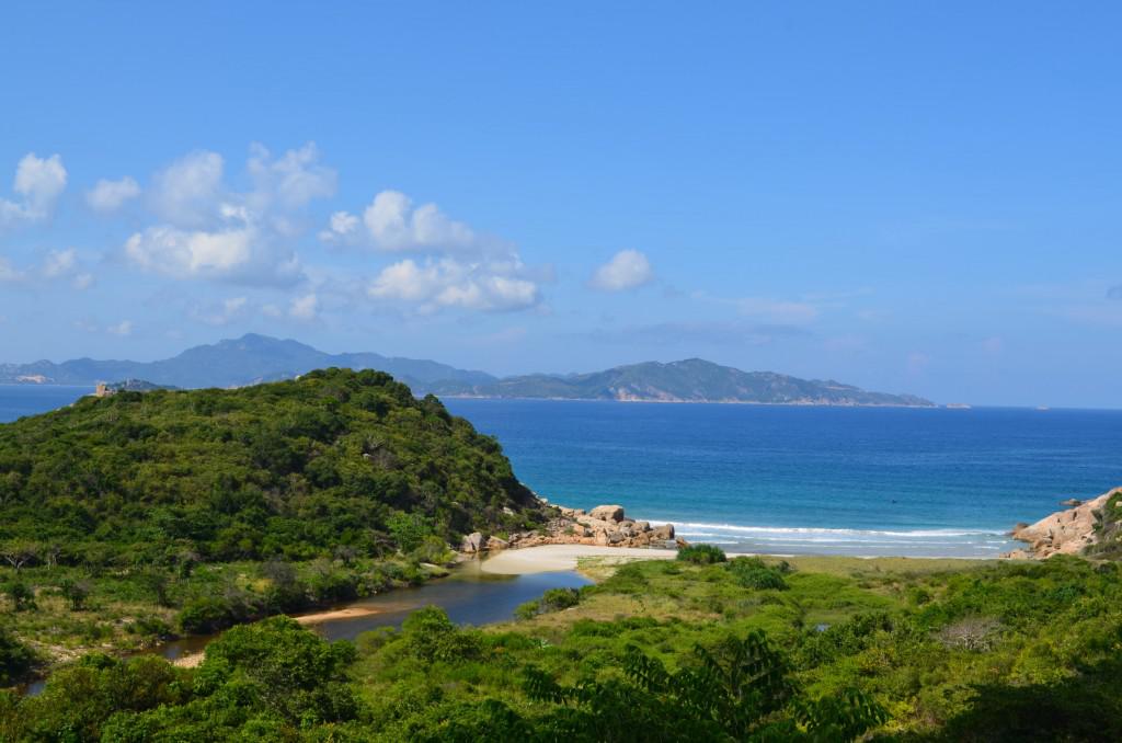 Bãi Nước Ngọt. Ảnh: intour.com