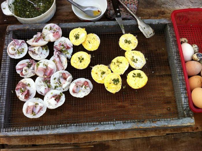 Món bánh căn mực lạ miệng. Ảnh: foody.vn