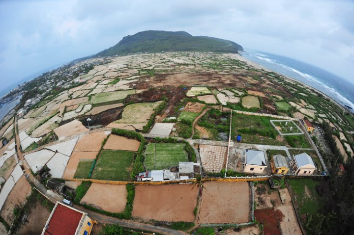 Một góc đảo Lý Sơn nhìn từ trên cao.