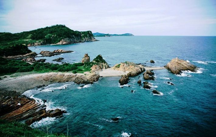 Đảo Ngọc Vừng hoang sơ đang dần trờ thành điểm đến thu hút khách du lịch. Ảnh: ST