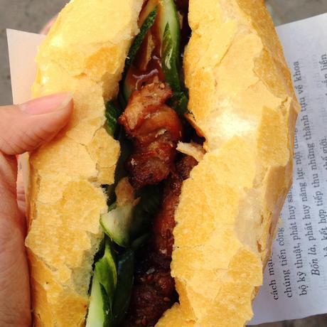 Bánh mì thịt xiên nướng đã trở thành một nơi hấp dẫn các tin đồ nghiền thịt xiên. Ảnh: yesgo