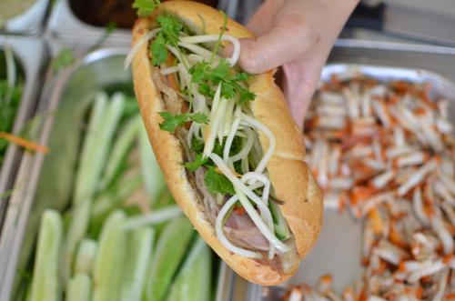 Bánh mì của vua đầu bếp Minh Nhật được bán với giá 32.000 đồng. Ảnh: A.P