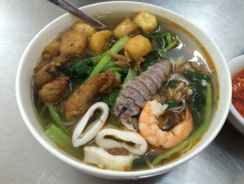 Sự kết hợp đan xen hoàn hảo giữa vị chua, cay đậm chất Thái Lan và giá cả phải chăng ở quán khiến món ăn được yêu thích bất kể thời tiết nóng hay lạnh. Địa chỉ: Số 73 Mai Hắc Đế. Ảnh: Akj Lee