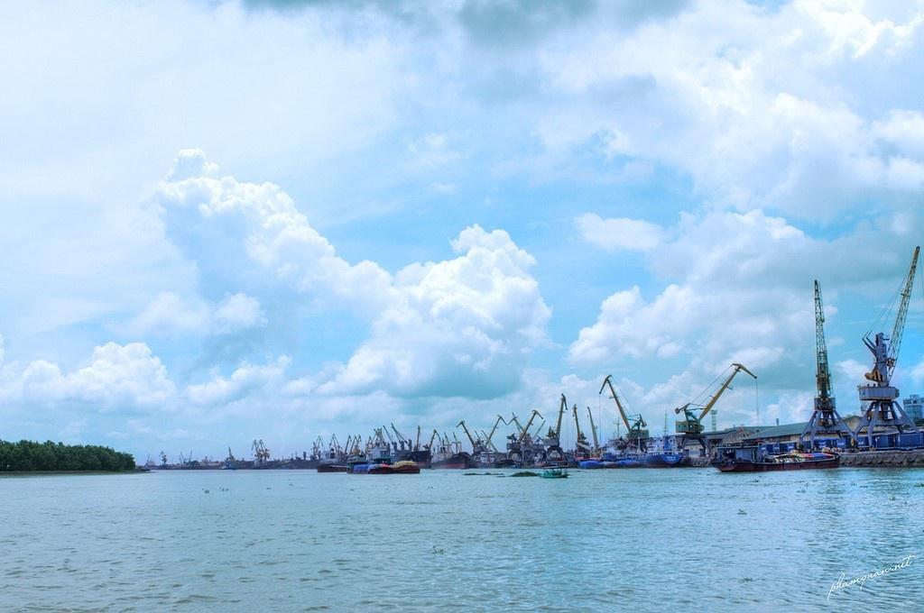 Cảng Hải Phòng bình yên trong ngày mới. Ảnh: Hải Phòng Photo