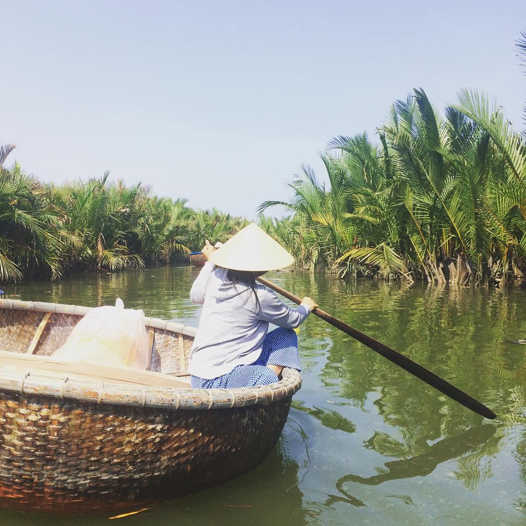 Rừng dừa Bảy Mẫu nằm ở xã Cẩm Thanh, cách Hội An chỉ khoảng 5km, được ví như miền Tây Nam Bộ của phố cổ Hội An. Ảnh: dinhcongquan/instagram