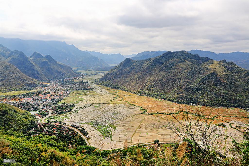 Phong cảnh tuyệt đẹp nhìn từ Đèo Thung Khe. Ảnh: Trần Chính/flickr.com