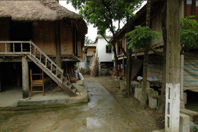 Nếp nhà sàn giản dị ở Bản Lác. Ảnh: Steve Johnson/ flickr.com