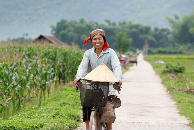 Người dân rất vui vẻ và thân thiện. Ảnh: pinnee/ flickr.com