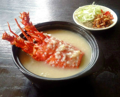Cháo tôm hùm nổi tiếng ở Nha Trang. Ảnh: monngonvietnam