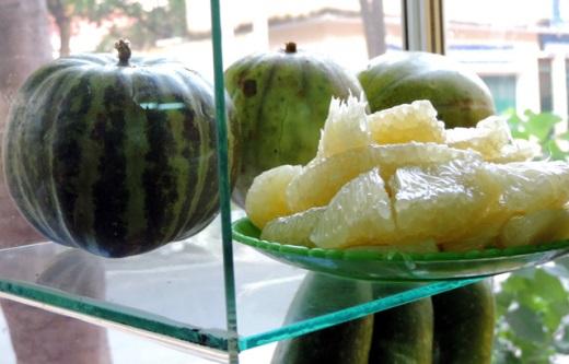 Các loại trái cây trong chè gồm đủ loại: dưa hấu, xoài, vú sữa, sa pô chê, đu đủ, thanh long, bơ...